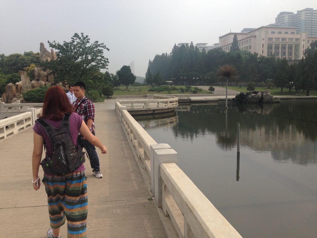 Walking through Mansudae Fountain Park