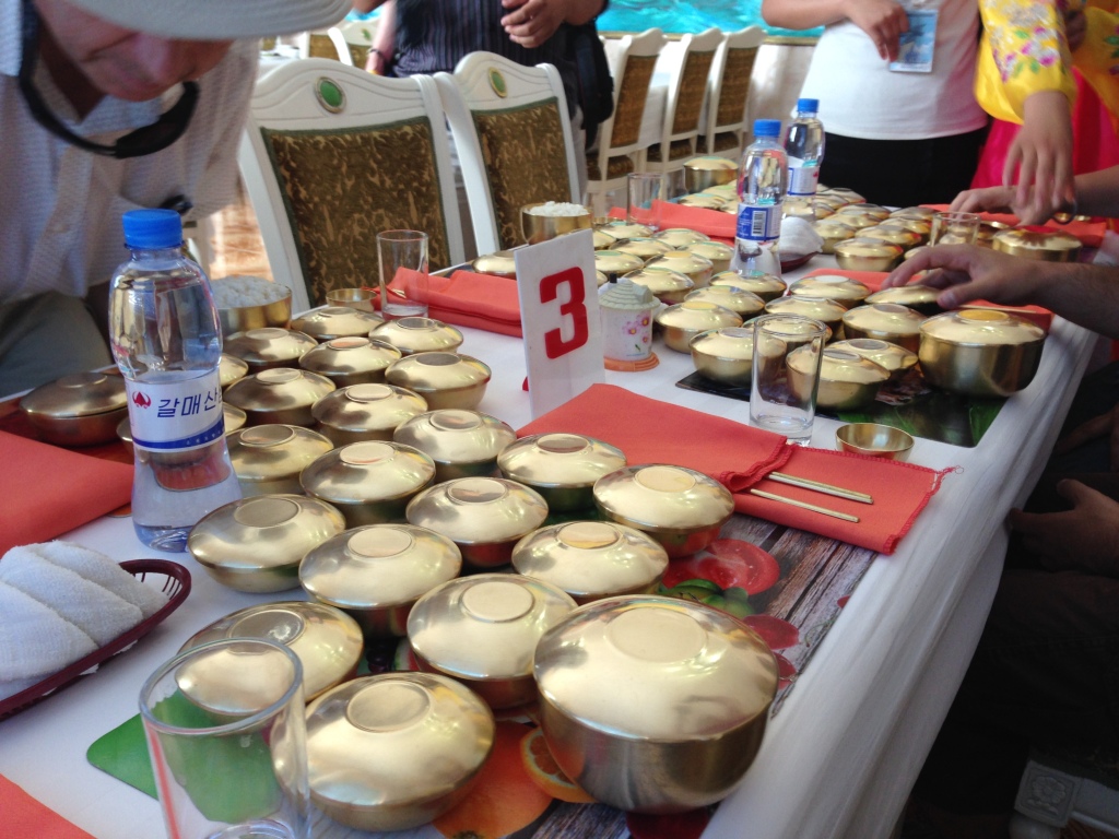 Eleven side dishes for honoured guests.